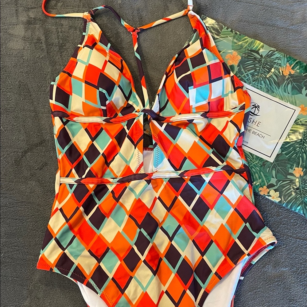 CUPSHE | NWT Geometric Plunge One-Piece Swimsuit